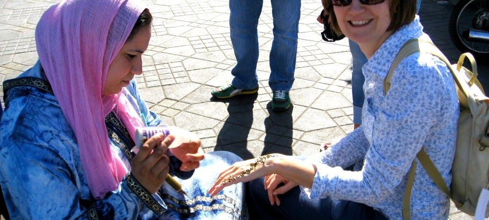 Henna Lady in Djemaa el-Fna - applies henna to Travel Chicks Ambassador Amanda Williams