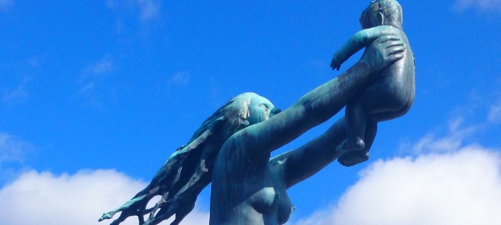 Vigelandsparken statue up close, Oslo